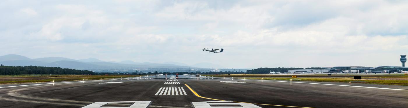 Plane landing at Quebec City Airport 
