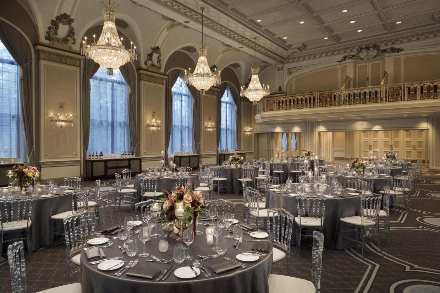 Fairmont Le Château Frontenac - Ballroom with round tables