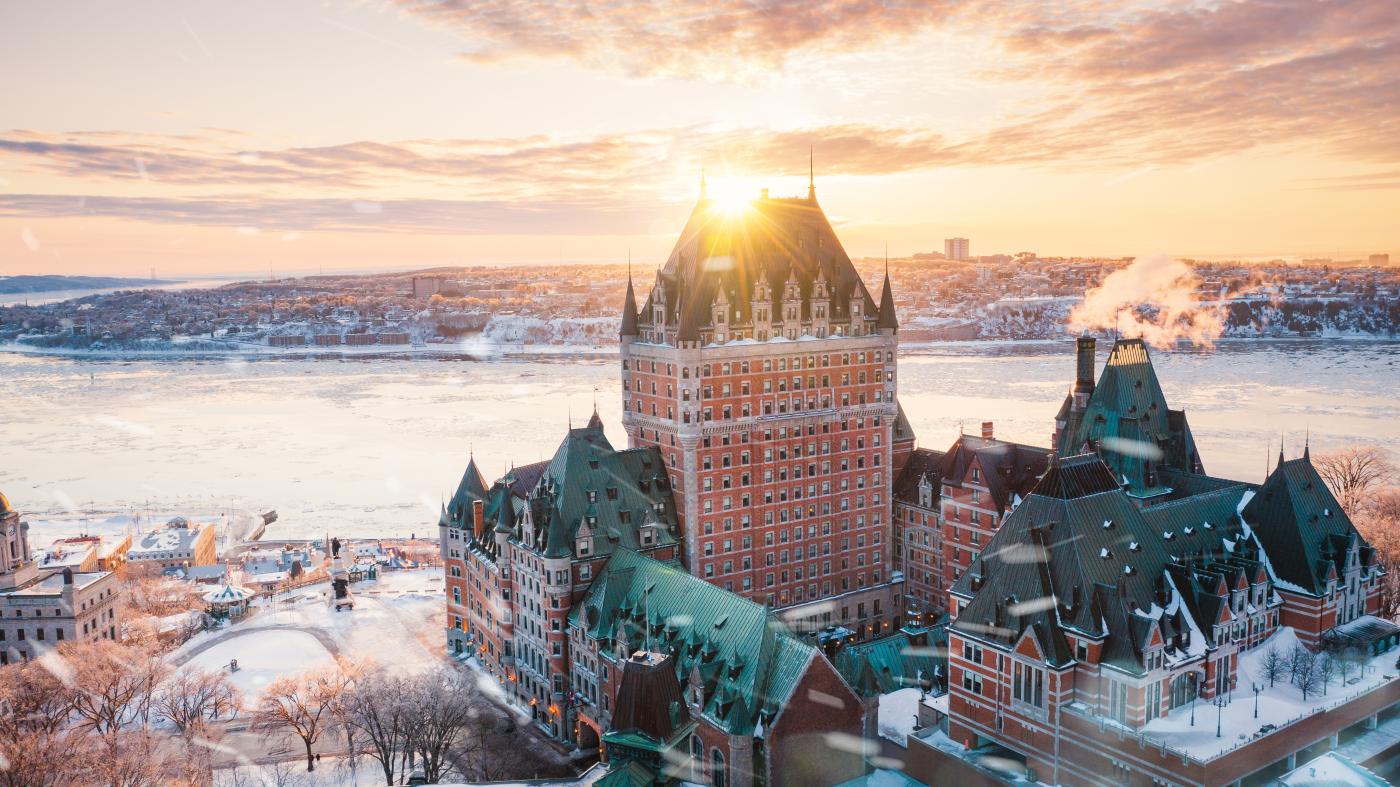 Fairmont Le Château Frontenac - Château Frontenac in winter with the river