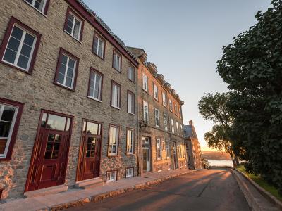 Old Québec Street at sunset