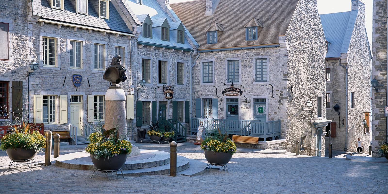 Québec City streets photograph showing the Place Royale
