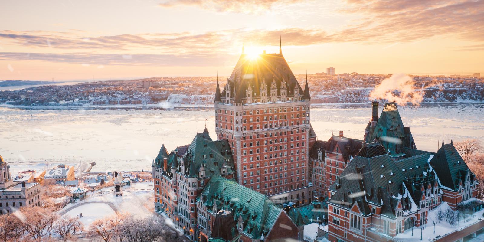 Fairmont Le Château Frontenac - Château Frontenac in winter with the river