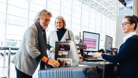 2 passengers using the premium VIP service for luggage check-in at Quebec City Airport